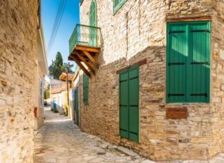 Ξεκινούν οι αιτήσεις για 300.000 επιταγές κοινωνικού τουρισμού της ΔΥΠΑ