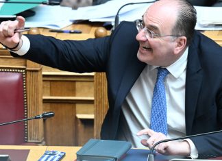 Νέοι αγρότες και ηγεσία του ΥΠΑΑΤ με χαρτί…Λυκείου!!!