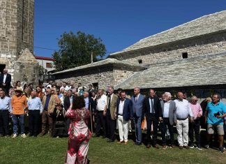 Επεισόδιο στη Σαμαρίνα: Κτηνοτρόφος «έδιωξε» από τον τρανό χορό τα κυβερνητικά στελέχη