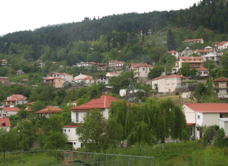 Το ελληνικό χωριό που αντιστέκεται στο δημογραφικό: Το 70% των ζευγαριών είναι πολύτεκνα ή τρίτεκνα