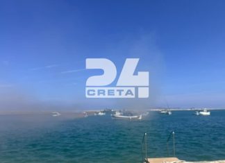 Με πανό, μαύρες σημαίες στα σκάφη, καπνογόνα και συνθήματα η κινητοποίηση των αλιέων στο λιμάνι του Ηρακλείου