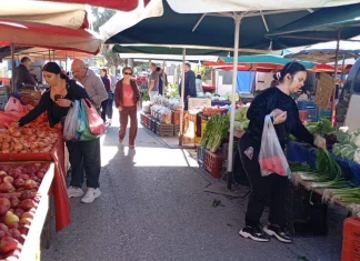 Vouchers στις λαϊκές αγορές: Πώς βλέπουν το νέο σχέδιο επισιτιστικής βοήθειας οι παραγωγοί της Κρήτης